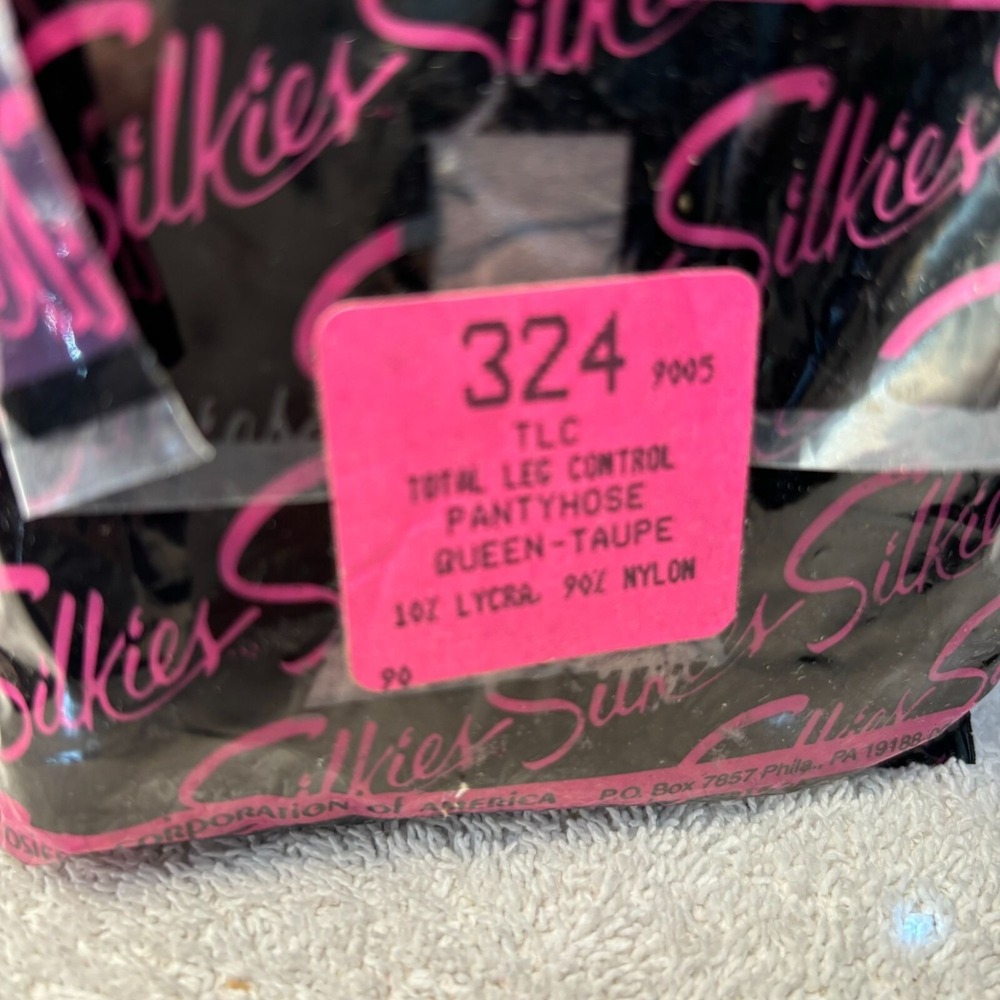 Silkies TLC Total Leg Control Queen-Taupe Pantyhose 10% Lycra 90% Nylon